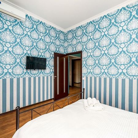 Stylish Apartment With A Balcony Overlooking The Park Одеса Екстер'єр фото