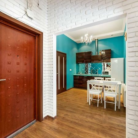 Stylish Apartment With A Balcony Overlooking The Park Одеса Екстер'єр фото