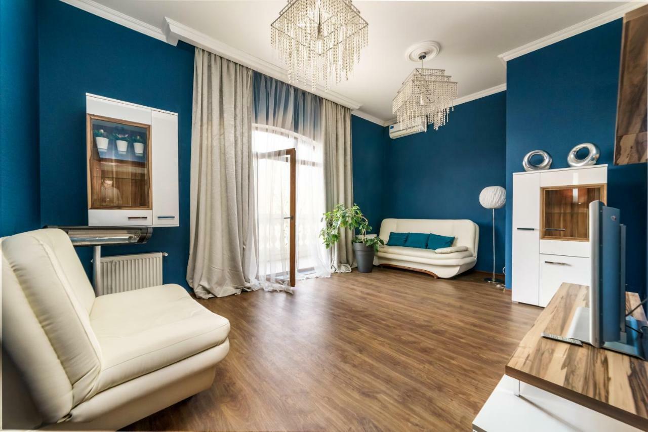 Stylish Apartment With A Balcony Overlooking The Park Одеса Екстер'єр фото