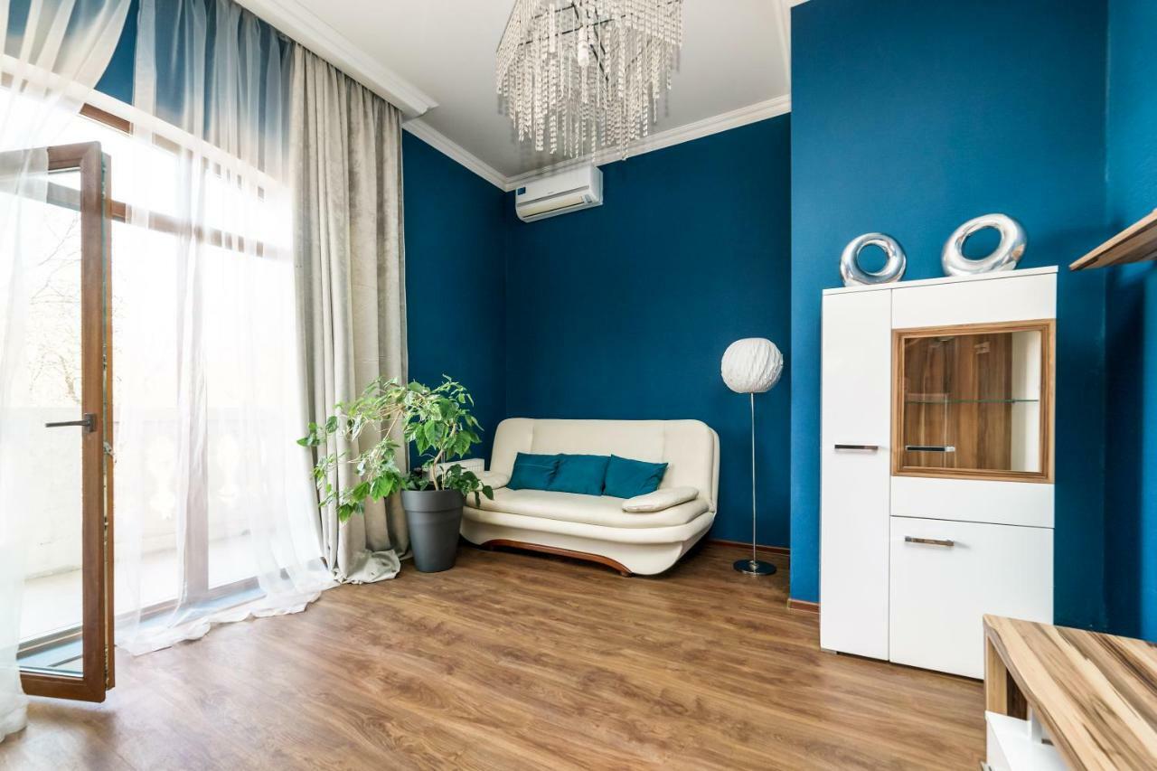 Stylish Apartment With A Balcony Overlooking The Park Одеса Екстер'єр фото