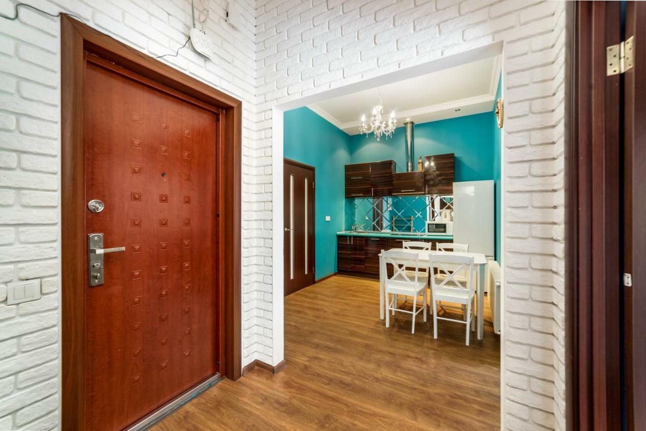 Stylish Apartment With A Balcony Overlooking The Park Одеса Екстер'єр фото