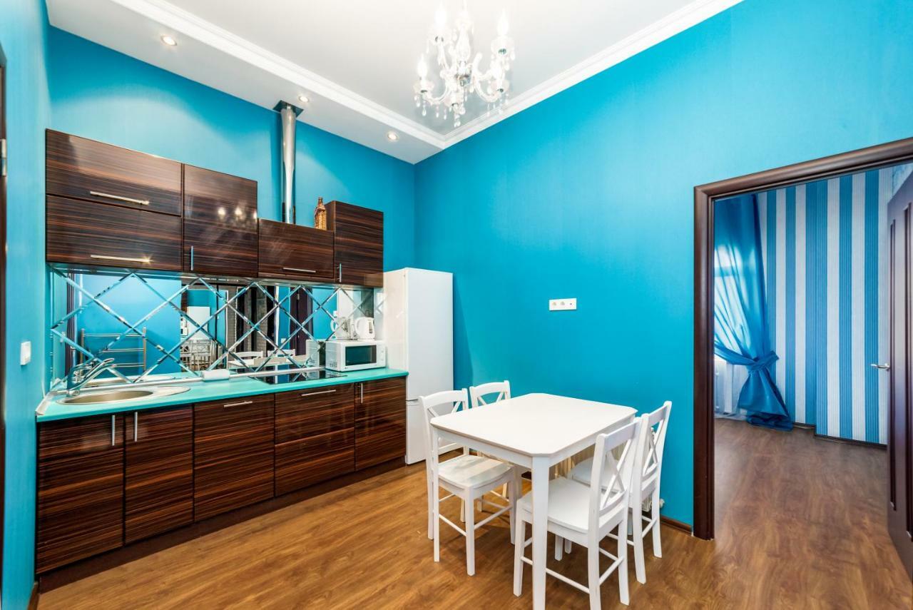 Stylish Apartment With A Balcony Overlooking The Park Одеса Екстер'єр фото