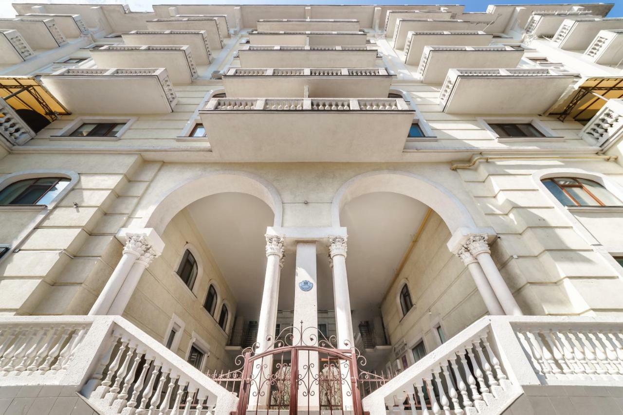 Stylish Apartment With A Balcony Overlooking The Park Одеса Екстер'єр фото
